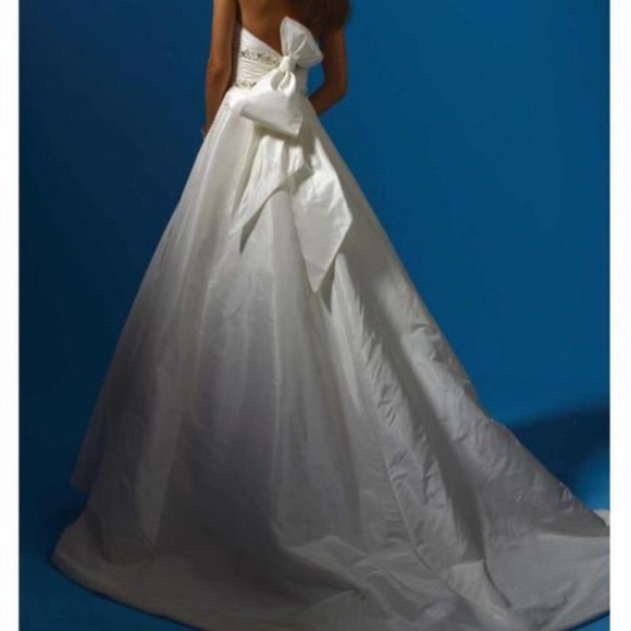 COPY - Alfred Angelo 2119  Sz 14. NWT - Picture 2 of 8